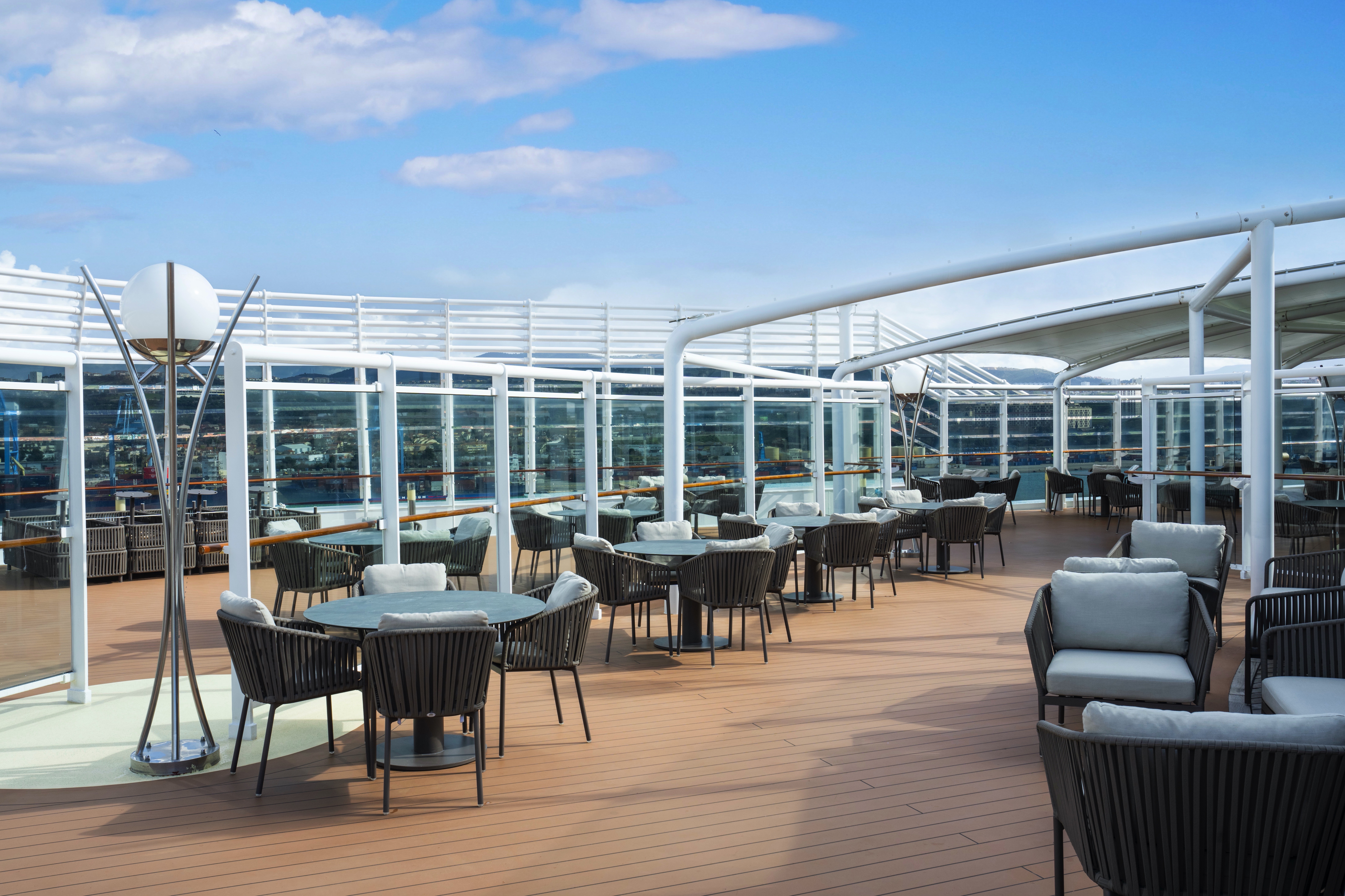 MSC Fantasia - The One Bar
